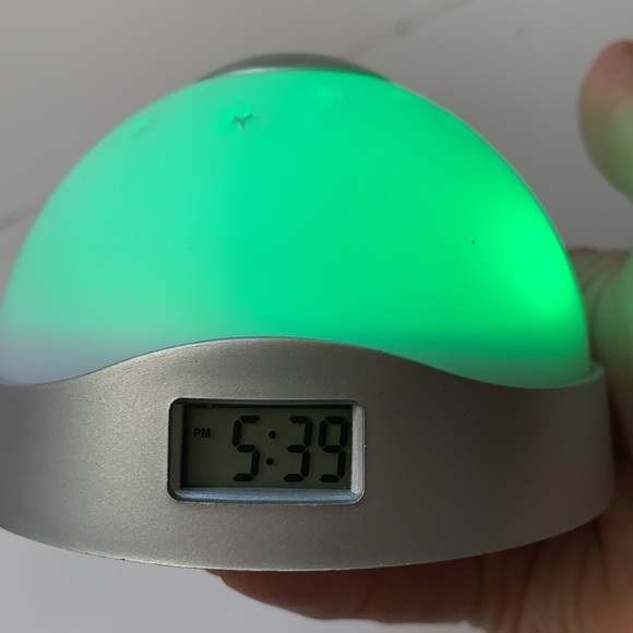 Projection Time Alarm Clock - Picture 3 of 15
